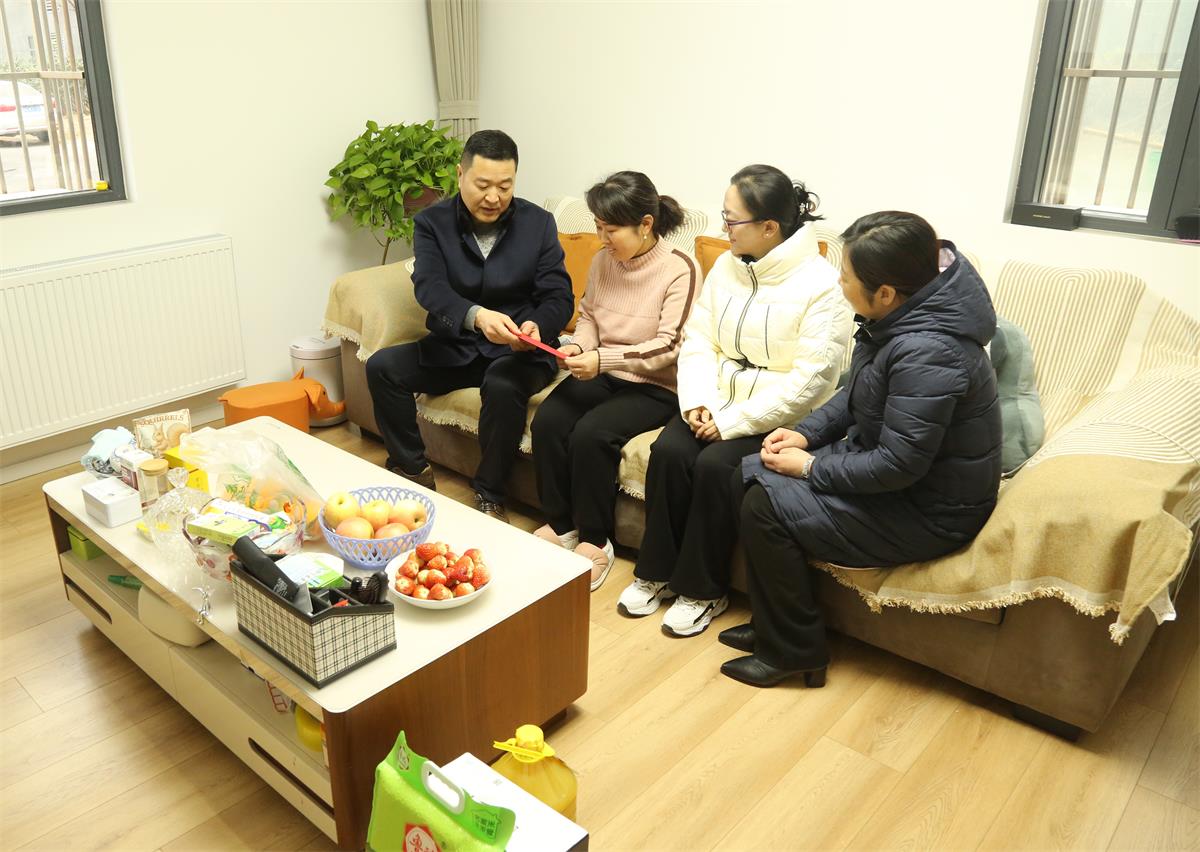 公司董事長(cháng)陳青山開(kāi)展送溫暖活動(dòng)